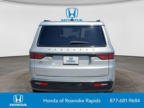 Used 2024 Jeep Wagoneer Series III AWD/4WD image 4