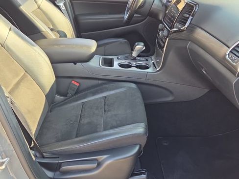 Used 2021 Jeep Grand Cherokee Laredo X RWD image 18