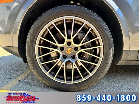 Used 2023 Porsche Cayenne w/ Premium Package AWD/4WD image 6