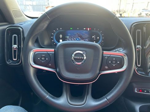 Certified 2025 Volvo XC40 B5 Plus image 21