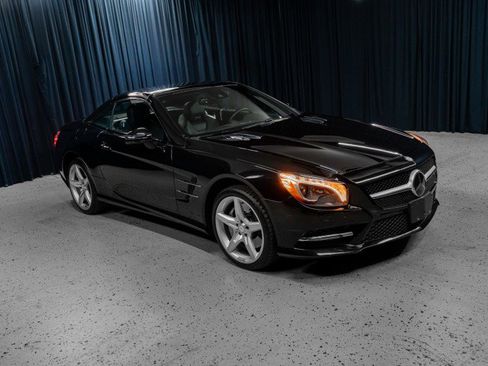 Used 2016 Mercedes-Benz SL 550 image 5