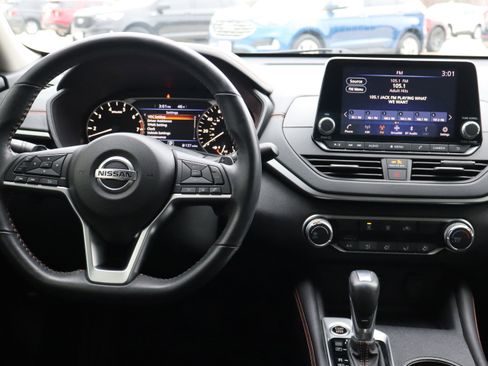 Used 2022 Nissan Altima 2.5 SR image 13