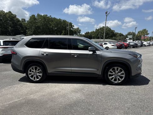 Used 2025 Toyota Grand Highlander FWD image 6