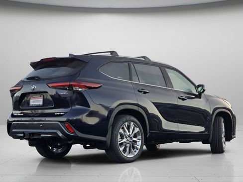 New 2026 Toyota Highlander Limited image 22