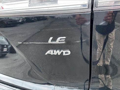 Used 2022 Toyota Corolla Cross LE w/ Moonroof Package image 8