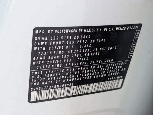 Used 2024 Volkswagen Tiguan SE image 29