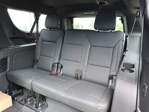 New 2026 Chevrolet Suburban High Country AWD/4WD image 31