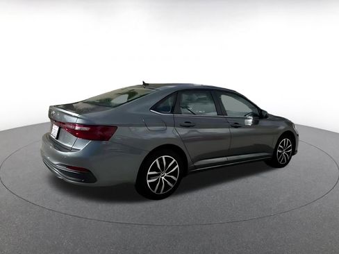 Used 2025 Volkswagen Jetta SE image 14