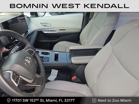 Used 2025 Toyota Sienna XLE image 15