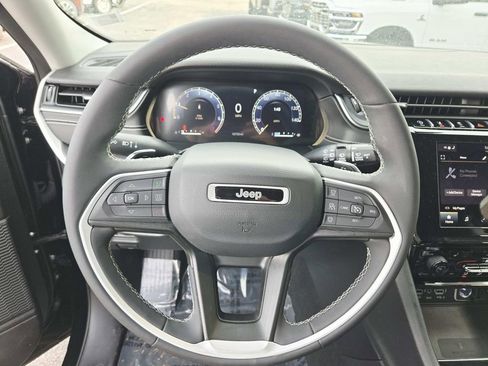 Used 2023 Jeep Grand Cherokee Laredo w/ Luxury Tech Group I image 18