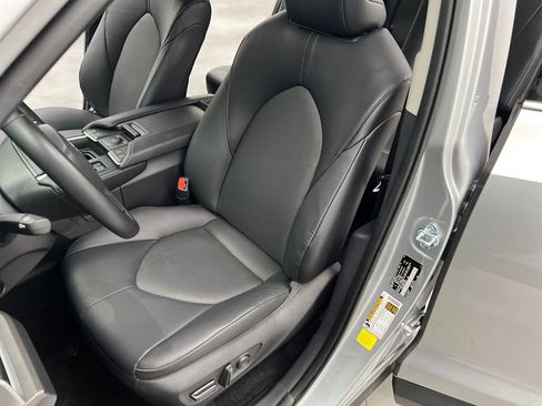 Used 2025 Toyota Grand Highlander AWD image 9