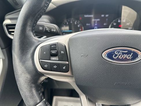 Used 2021 Ford Explorer XLT w/ Equipment Group 202A RWD image 16
