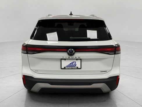 Used 2026 Volkswagen Tiguan SE AWD/4WD image 5
