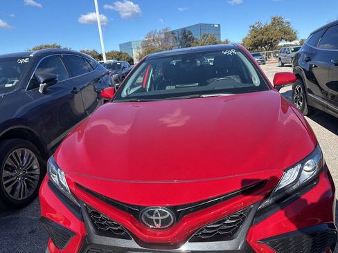 Used 2024 Toyota Camry image 2