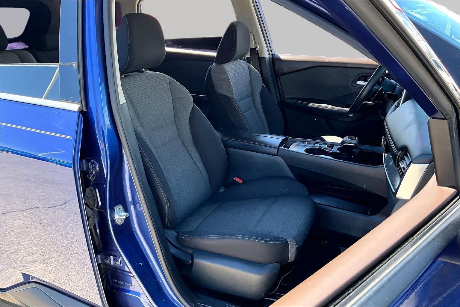 Used 2021 Nissan Rogue SV FWD image 9