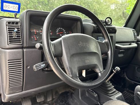 Used 2004 Jeep Wrangler X AWD/4WD image 24
