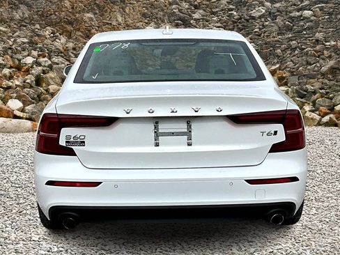 Used 2020 Volvo S60 T6 Momentum image 4