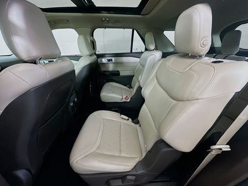 Used 2020 Ford Explorer Platinum w/ Premium Technology Package AWD/4WD image 30