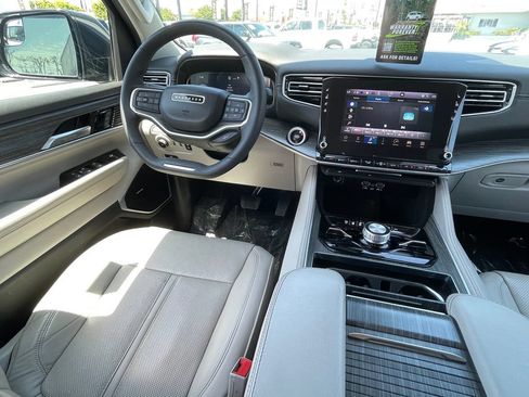 Used 2024 Jeep Wagoneer L Series III w/ Flexible Seating Group AWD/4WD image 28