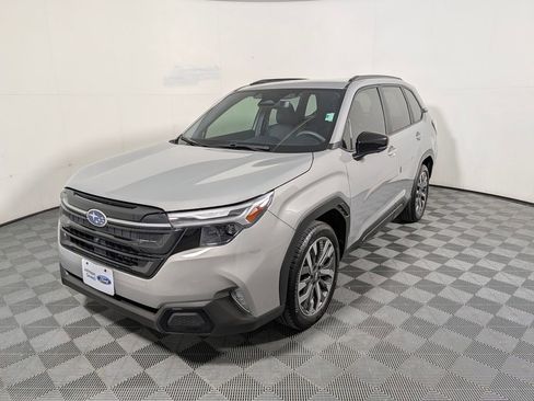 Used 2025 Subaru Forester Touring AWD/4WD image 4