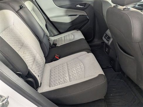 Used 2022 Chevrolet Equinox LT image 32