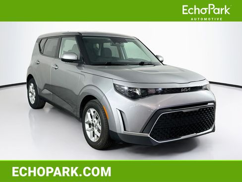 Used 2025 Kia Soul LX w/ LX Technology Package FWD image 1