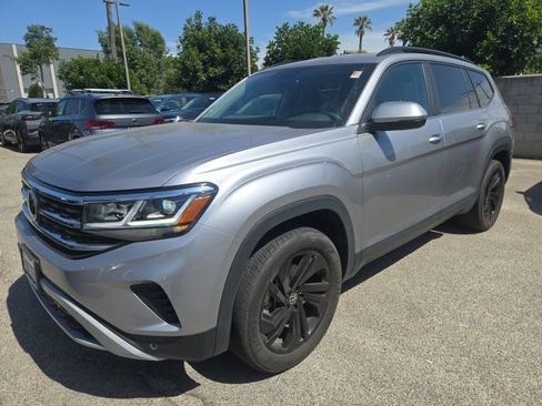 Used 2022 Volkswagen Atlas SE w/ Black Wheel Package FWD image 3