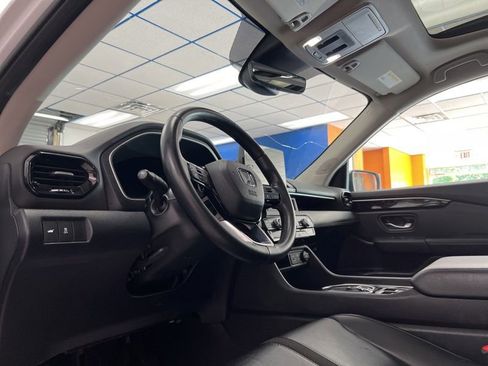Used 2023 Honda Pilot Touring image 14