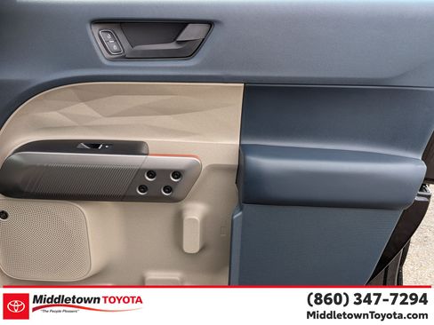 Used 2025 Ford Maverick Lariat w/ 4K Tow Package AWD/4WD image 36