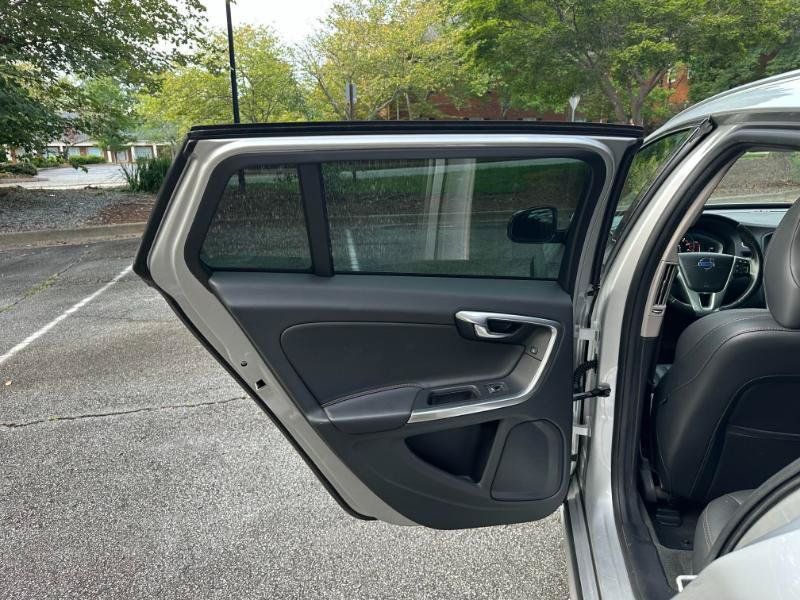 Used 2017 Volvo V60 T5 Cross Country w/ Convenience Package AWD/4WD image 16