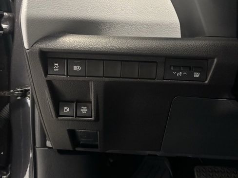 Used 2025 Toyota Sienna XLE image 13