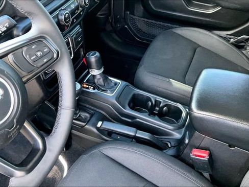 Used 2023 Jeep Gladiator Sport AWD/4WD image 14