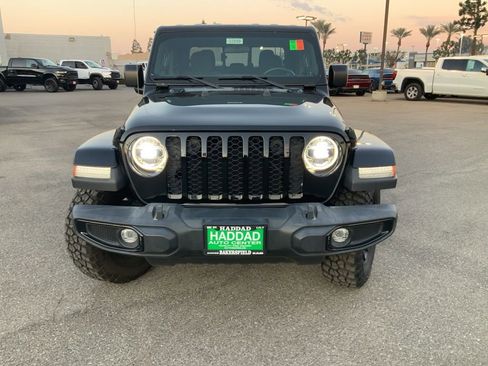 Used 2022 Jeep Gladiator Willys image 2