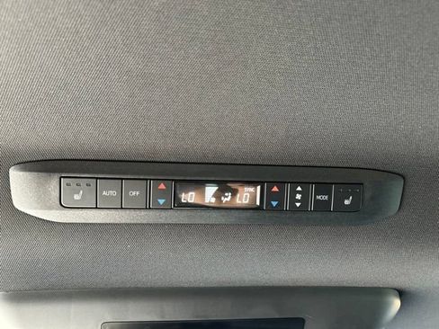 Used 2025 Toyota Sienna Platinum AWD/4WD image 33