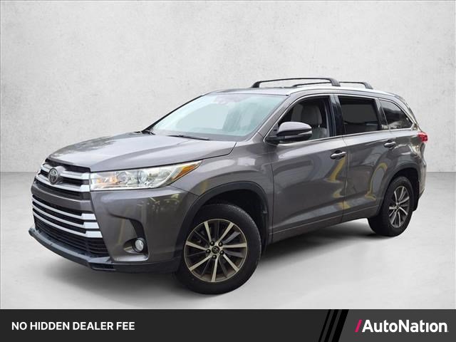 Used 2017 Toyota Highlander XLE AWD/4WD image 1
