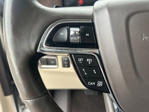 Used 2019 Lincoln Navigator Reserve image 20