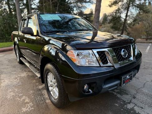 Used 2016 Nissan Frontier SV image 3