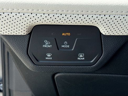 Used 2024 Volkswagen Atlas Cross Sport SEL Premium R-Line AWD/4WD image 11