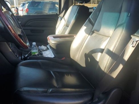 Used 2013 Cadillac Escalade Luxury image 8