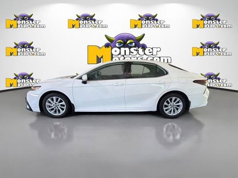 Used 2023 Toyota Camry SE AWD/4WD image 7