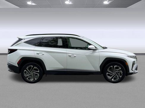 Used 2025 Hyundai Tucson Limited AWD/4WD image 8