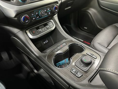 Certified 2023 GMC Acadia SLT w/ Preferred Package image 31