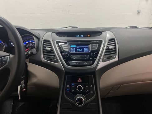 Used 2015 Hyundai Elantra SE FWD image 18