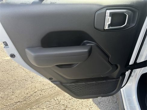 Certified 2025 Jeep Gladiator Willys image 19