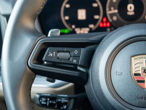 Certified 2025 Porsche Cayenne image 26