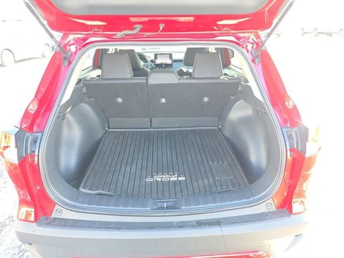 Used 2022 Toyota Corolla Cross LE image 6