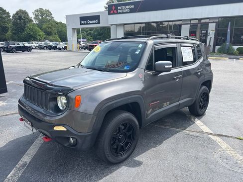 Used 2016 Jeep Renegade Trailhawk w/ Premium Trailhawk Package AWD/4WD image 7