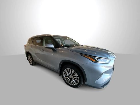 Used 2021 Toyota Highlander Platinum AWD/4WD image 2