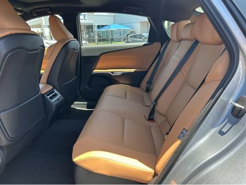 New 2026 Lexus ES 350e FWD image 17