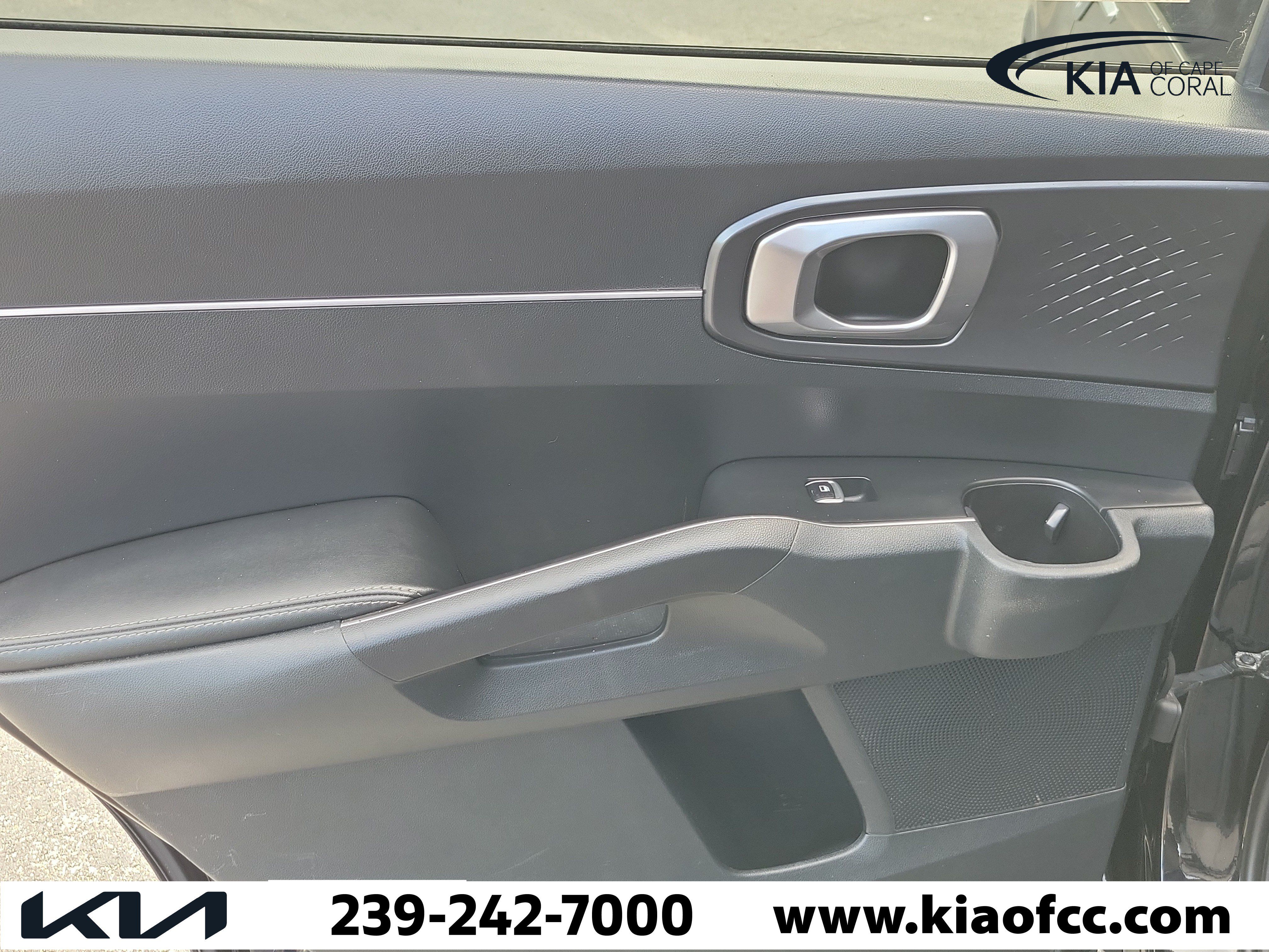 Used 2022 Kia Sorento LX FWD image 14
